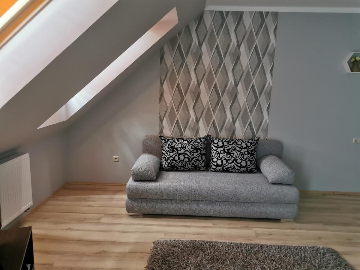 Szabo Apartman Sarvar Ngoại thất bức ảnh