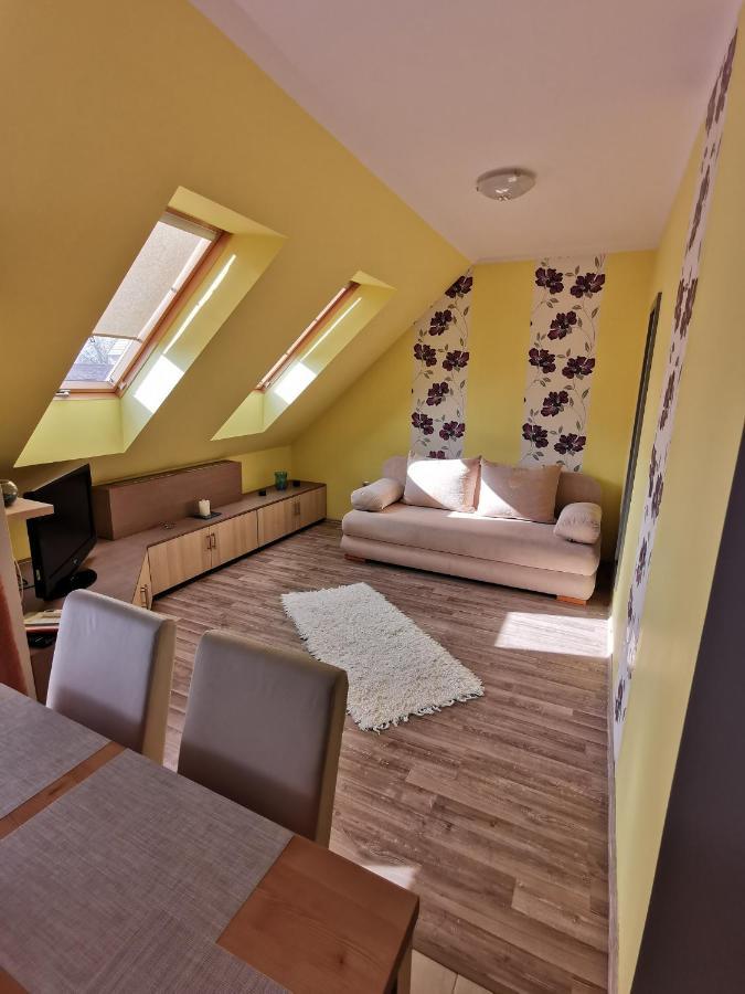 Szabo Apartman Sarvar Ngoại thất bức ảnh