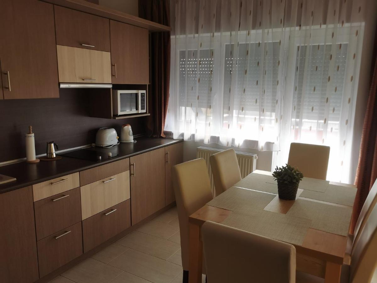Szabo Apartman Sarvar Ngoại thất bức ảnh