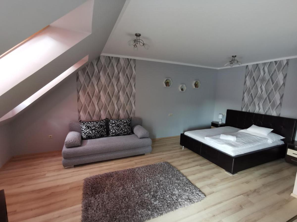 Szabo Apartman Sarvar Ngoại thất bức ảnh